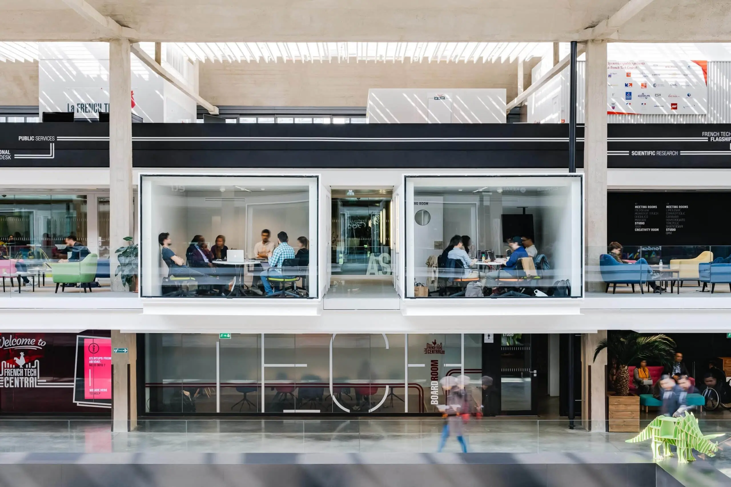 Station F à Paris – espace startups moderne pour l'automatisation IA